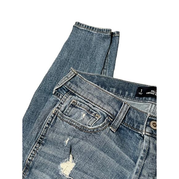 Hollister - Picture 6 of 12